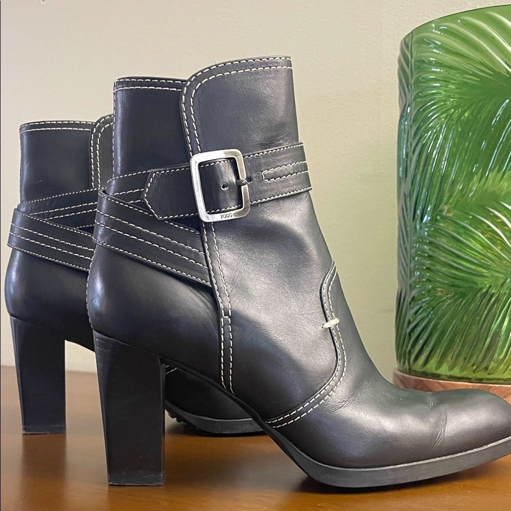 Tod's Black Leather Heeled Boots with Buckle